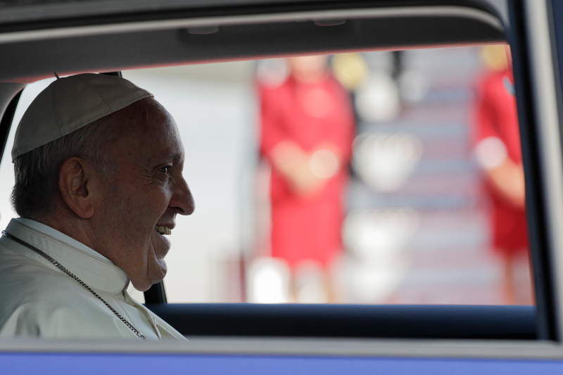 Illustration for article titled Here's The Pope Just Cruising In A Skoda Wagon